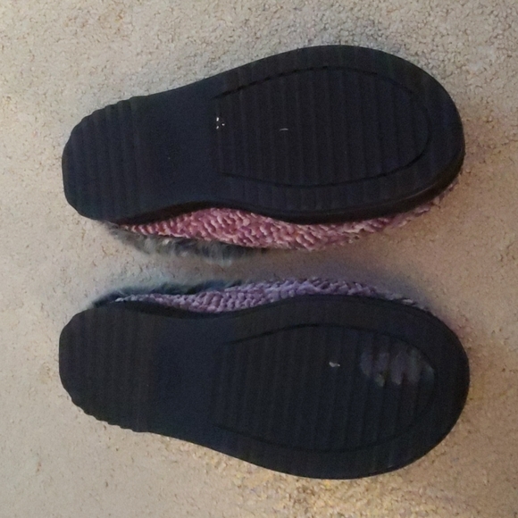 Slippers - Picture 2 of 3
